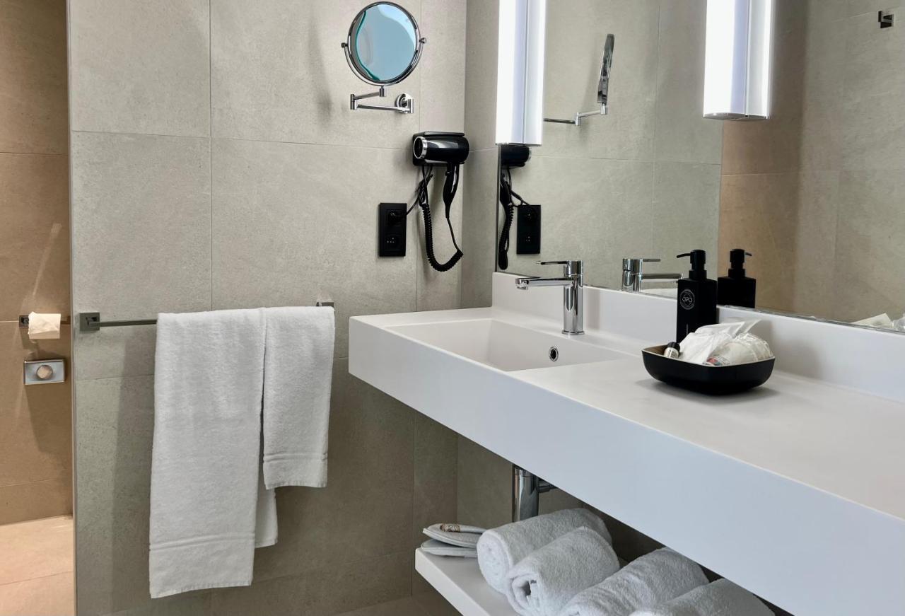 Opo Hotel Брюксел Екстериор снимка