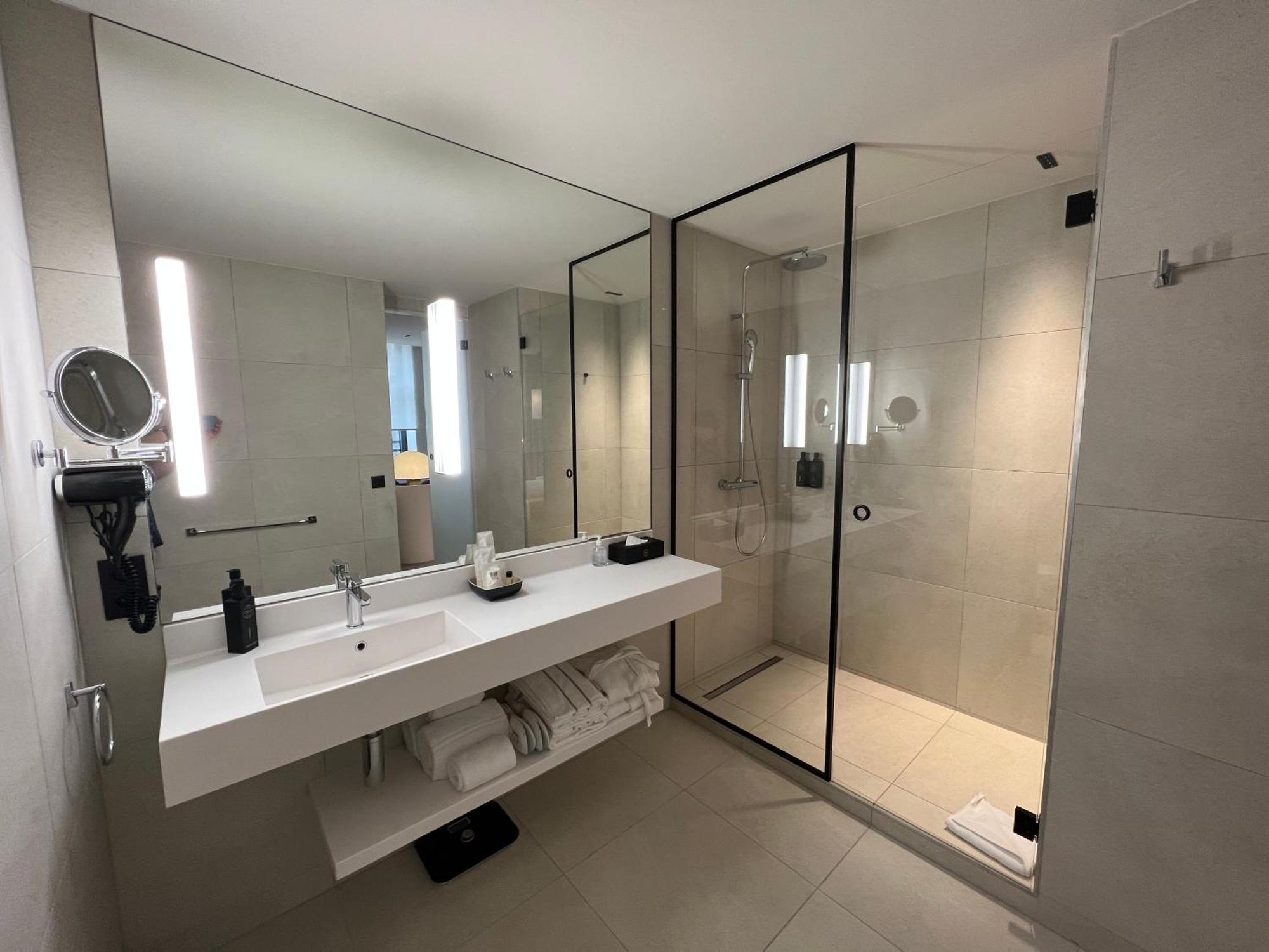 Opo Hotel Брюксел Екстериор снимка