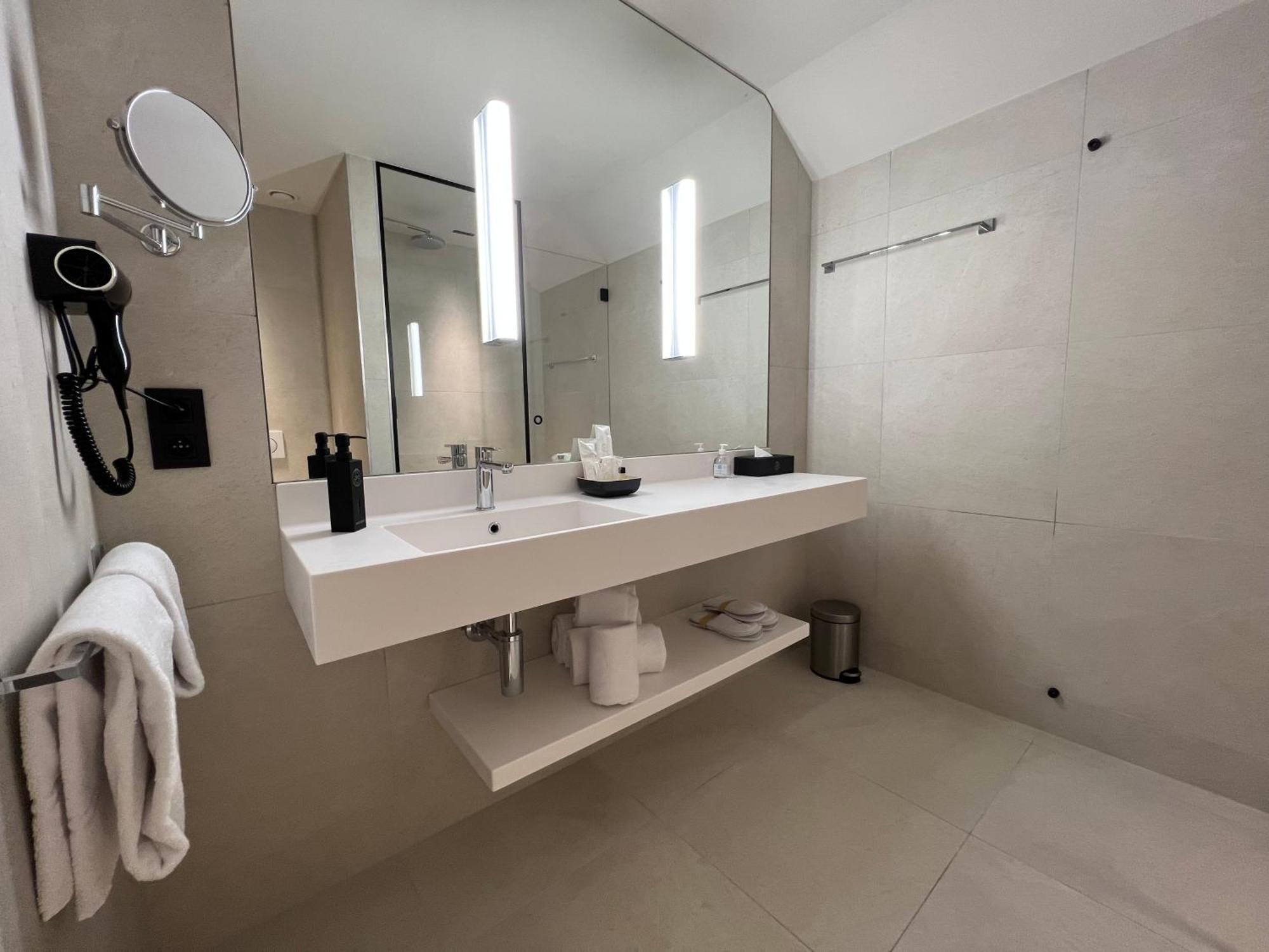 Opo Hotel Брюксел Екстериор снимка